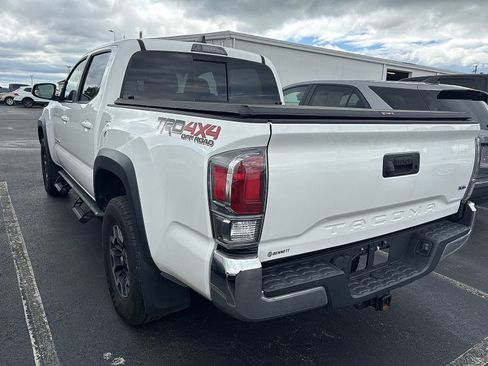 Used 2020 Toyota Tacoma TRD Off-Road AWD/4WD image 4