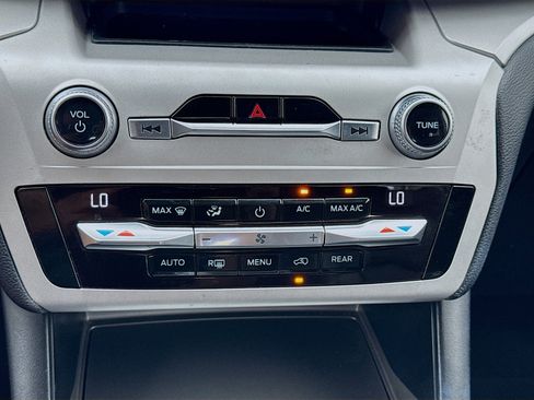 Used 2020 Ford Explorer XLT w/ Equipment Group 202A image 12