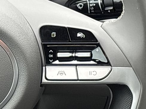 Used 2025 Hyundai Elantra Sport FWD image 28