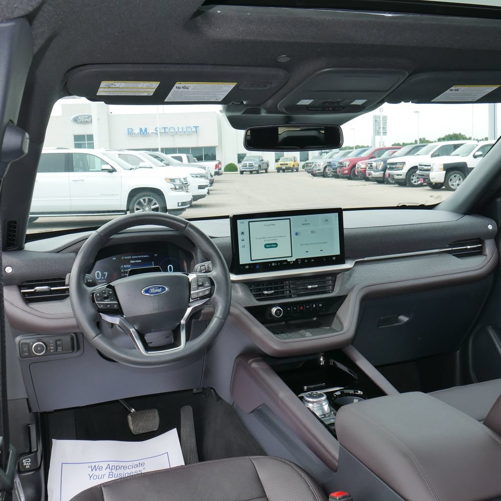 Used 2025 Ford Explorer Platinum w/ Ultimate Package AWD/4WD image 2