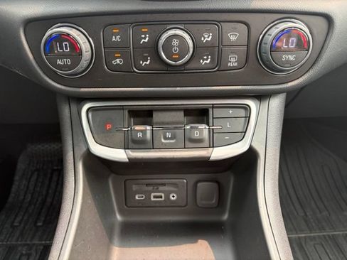Used 2023 GMC Terrain SLE w/ Driver Convenience Package FWD image 27