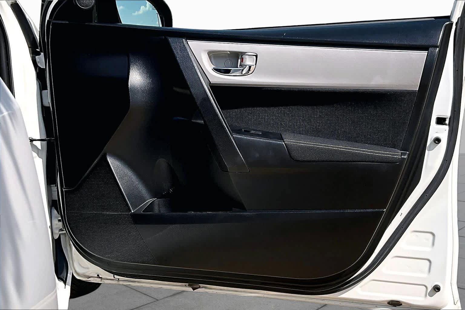 Used 2017 Toyota Corolla LE FWD image 22