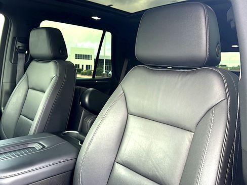 Used 2024 Chevrolet Tahoe Z71 w/ Luxury Package AWD/4WD image 14