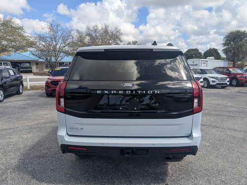 Used 2025 Ford Expedition Active RWD image 5