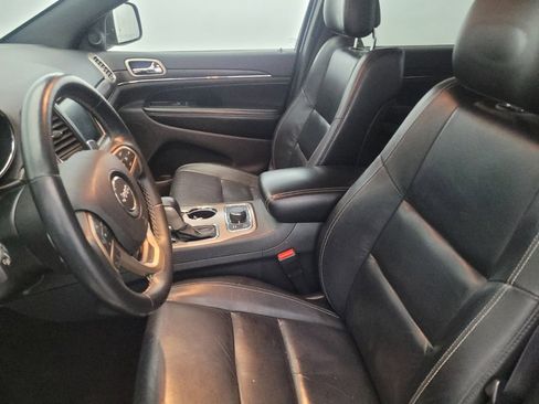 Used 2017 Jeep Grand Cherokee Limited image 17