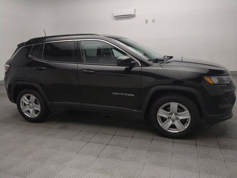 Used 2022 Jeep Compass Latitude FWD image 11