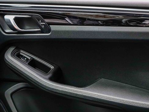 Used 2021 Porsche Macan image 16