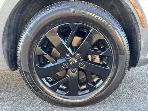 Used 2021 Kia Sorento S w/ Panoramic Sunroof Package image 3