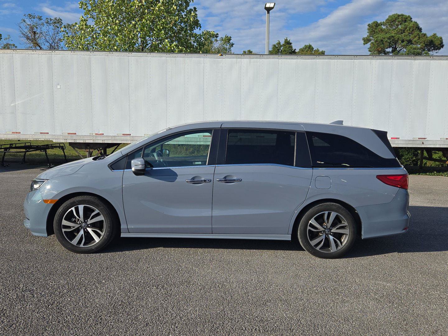 Used 2023 Honda Odyssey Touring image 4