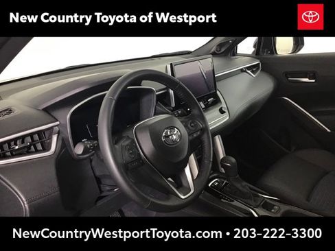 Used 2024 Toyota Corolla Cross XSE image 8