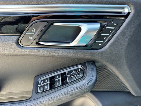 Certified 2020 Porsche Macan AWD/4WD image 18