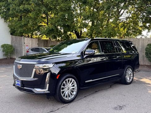 Used 2024 Cadillac Escalade ESV Premium Luxury AWD/4WD image 2