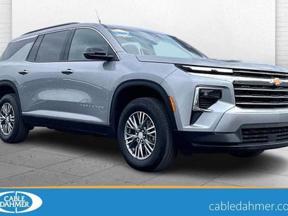 Used 2025 Chevrolet Traverse LT