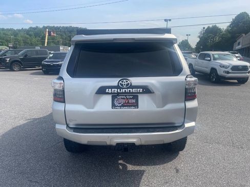 Used 2020 Toyota 4Runner SR5 image 10