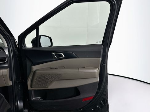 Used 2026 Kia Carnival FWD image 34