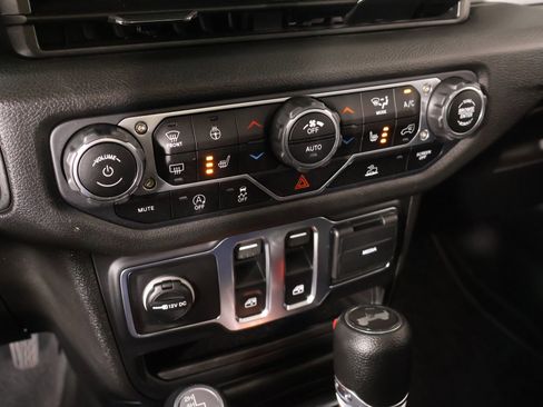 Used 2025 Jeep Wrangler Sport AWD/4WD image 7