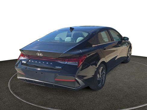 Certified 2025 Hyundai Elantra Limited FWD image 6