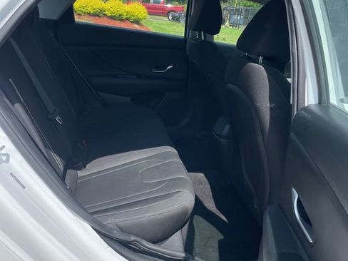 Used 2022 Hyundai Elantra SEL w/ Cargo Package FWD image 13