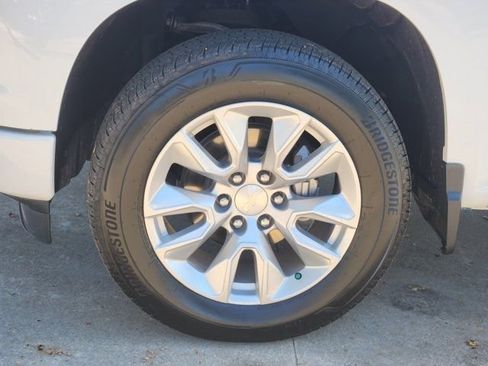 Used 2023 Chevrolet Silverado 1500 Custom image 18