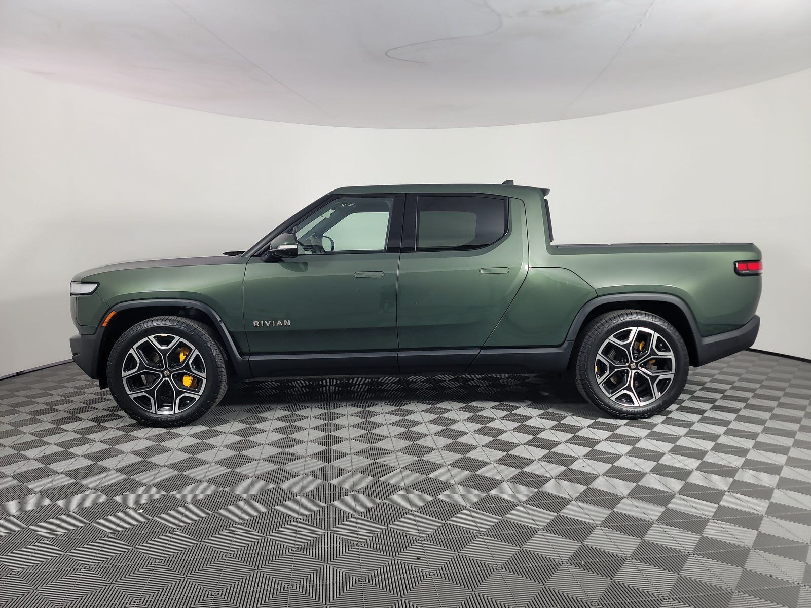 Used 2023 Rivian R1T Launch Edition AWD/4WD image 2