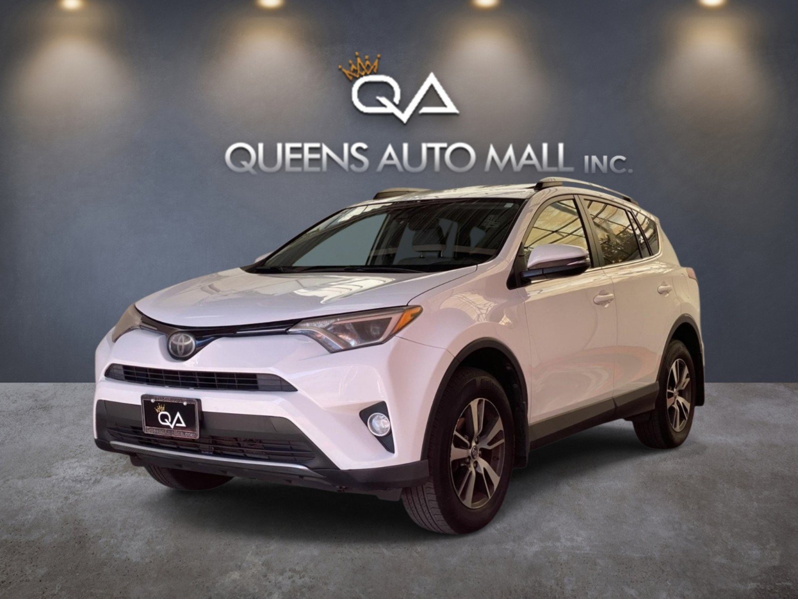 Used 2018 Toyota RAV4 XLE AWD/4WD image 3