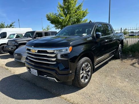 Used 2024 Chevrolet Silverado 1500 High Country w/ Technology Package image 3