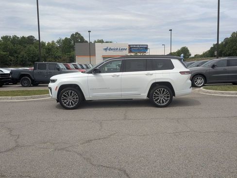 New 2026 Jeep Grand Cherokee L Summit w/ Advanced Protech Group IV AWD/4WD image 2