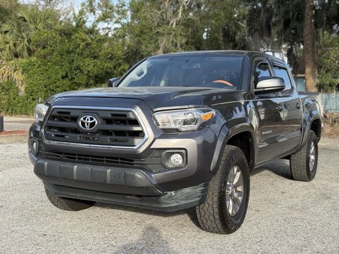 Used 2017 Toyota Tacoma SR5 w/ Tow Package image 3