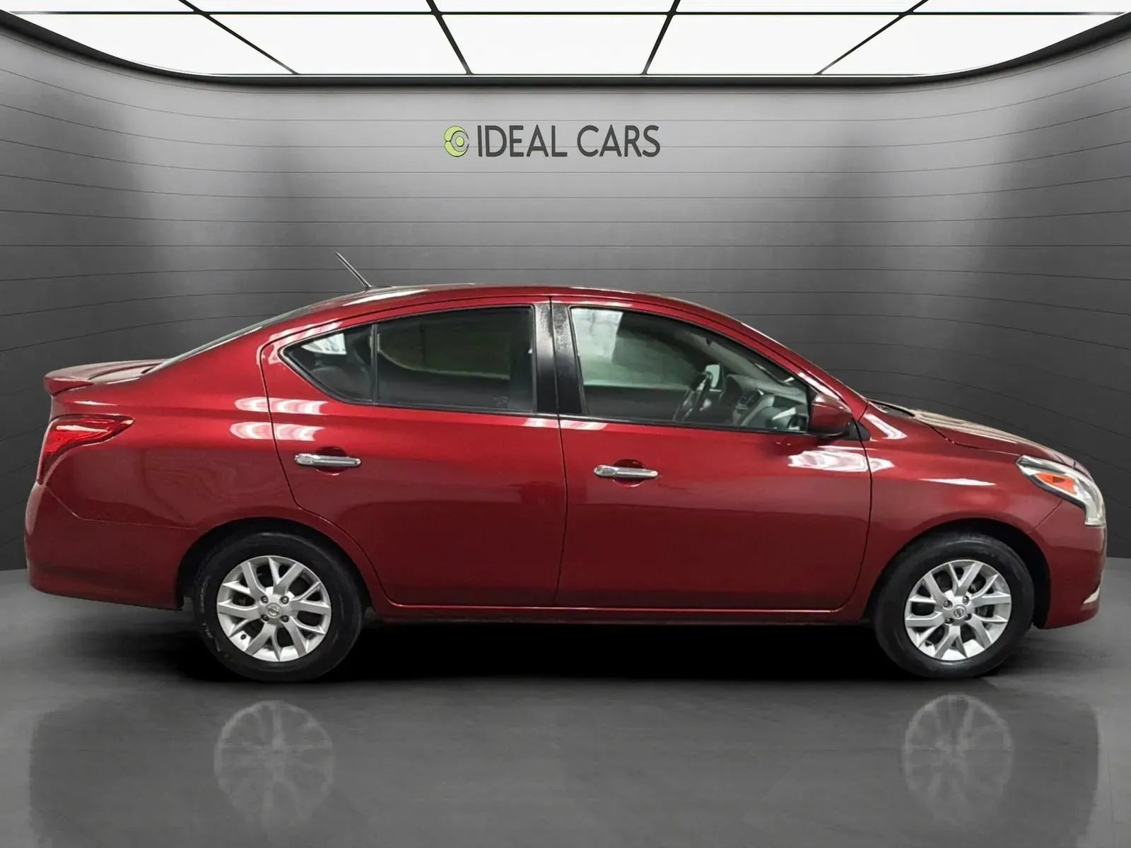 Used 2018 Nissan Versa SV w/ SV Special Edition Package FWD image 4