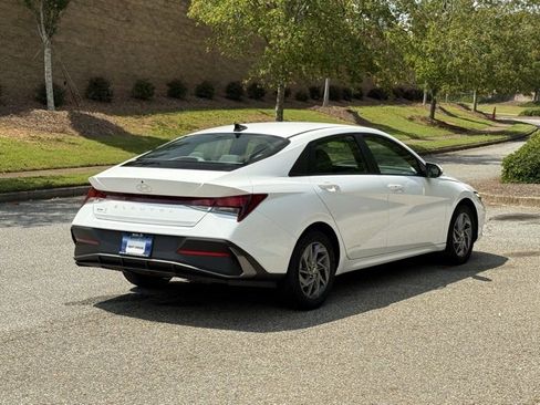 Used 2024 Hyundai Elantra SEL image 5
