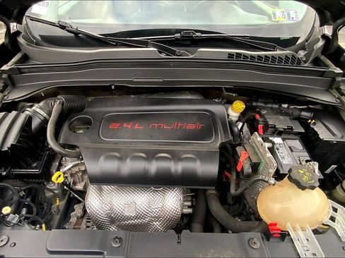 Used 2016 Jeep Renegade Limited image 29