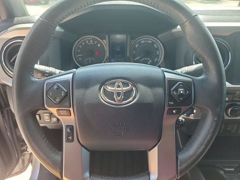 Used 2017 Toyota Tacoma Limited w/ Tow Package RWD image 18