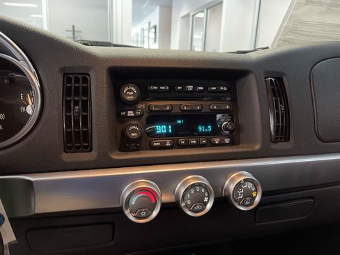 Used 2005 Chevrolet SSR w/ Preferred Equipment Group RWD image 15