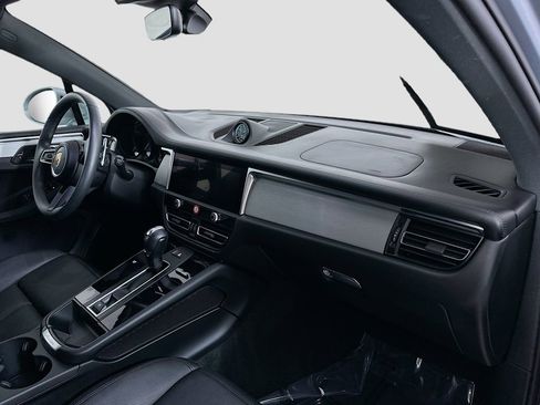 Used 2024 Porsche Macan image 31