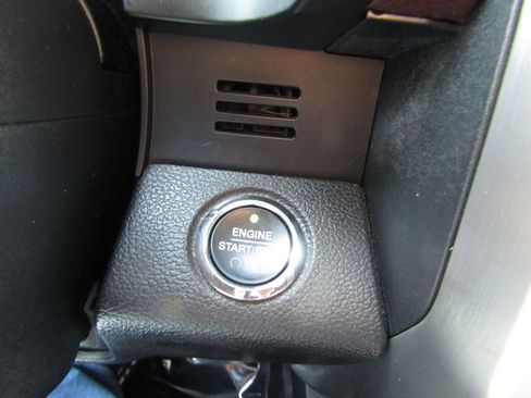 Used 2015 Ford F150 Platinum w/ Technology Package image 30