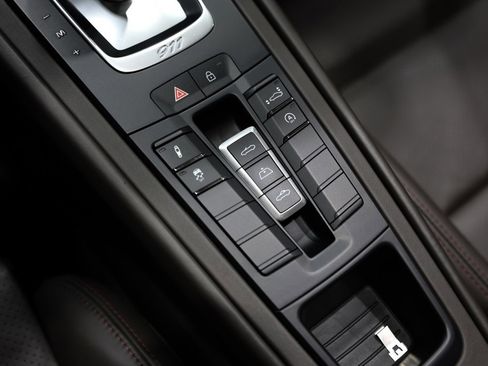 Used 2019 Porsche 911 Turbo image 39