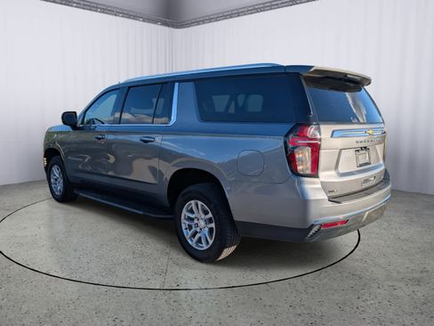 Used 2022 Chevrolet Suburban LT image 4