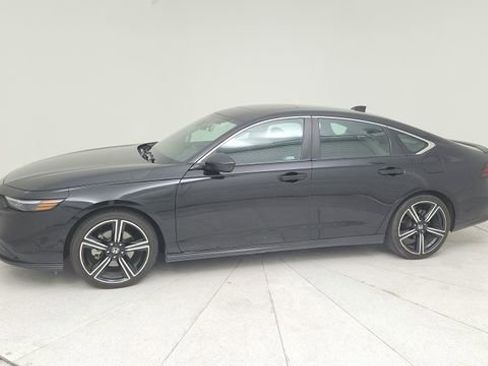 Used 2024 Honda Accord Sport image 2