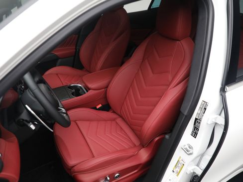 New 2025 Maserati Grecale GT image 15