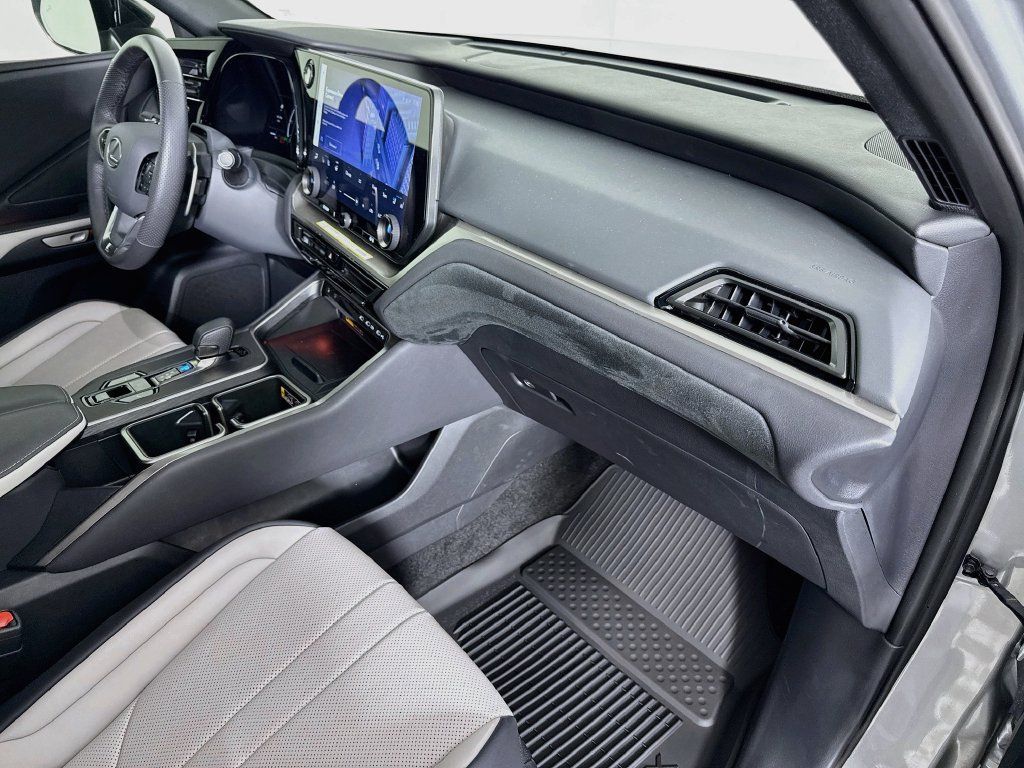 Certified 2026 Lexus TX 500h AWD w/ Technology Package image 30