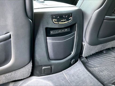 Used 2017 Cadillac Escalade ESV Luxury AWD/4WD image 10