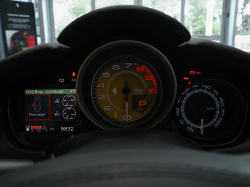 Used 2011 Ferrari California RWD image 39