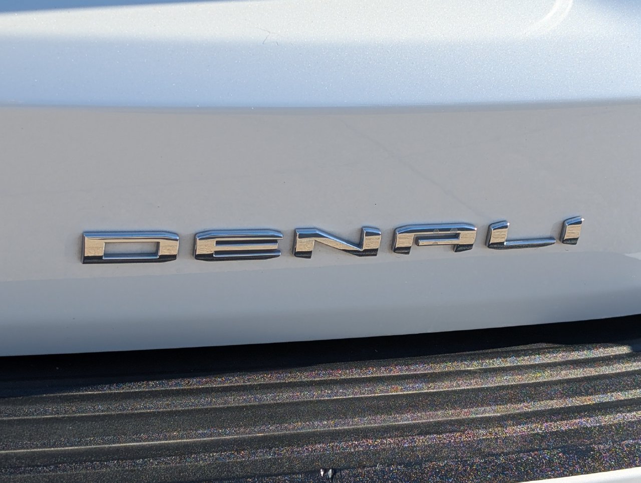 Used 2024 GMC Yukon Denali RWD image 8