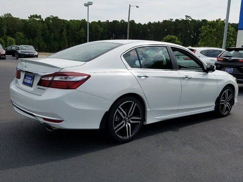 Used 2017 Honda Accord Sport image 7