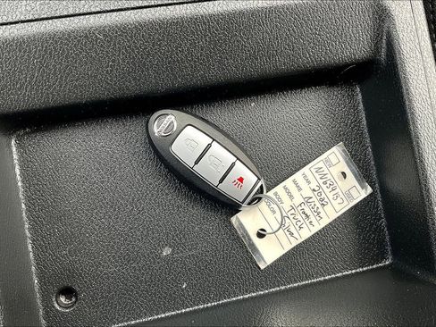 Used 2022 Nissan Frontier SV image 7