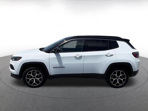 Used 2025 Jeep Compass Limited AWD/4WD image 9