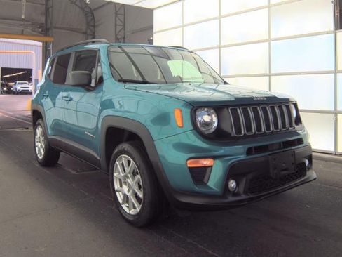 Used 2022 Jeep Renegade Latitude AWD/4WD image 2