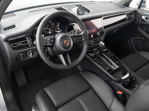 Certified 2026 Porsche Macan AWD/4WD image 4
