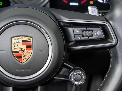 Used 2022 Porsche 911 Carrera RWD image 11
