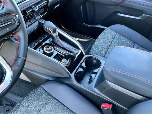 Used 2024 Chevrolet Colorado Z71 w/ Z71 Convenience Package 2 image 15